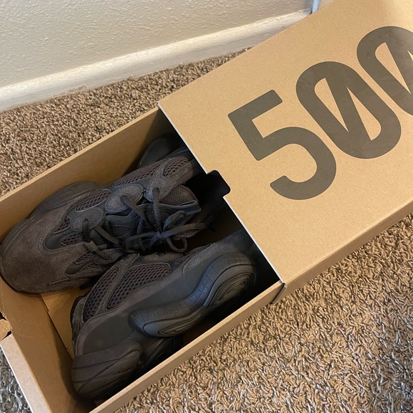 Yeezy 500 in utility black